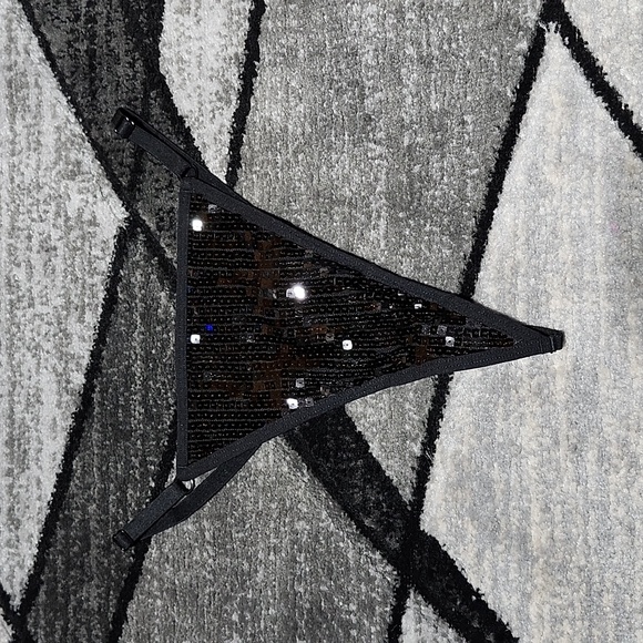 VICTORIA SECRET NWOT BLACK SEQUINS V-STRING PANTY MEDIUM - Picture 1 of 6